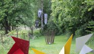 Global Vulva Flags (2014) in der Ausstellung 'Yesterday - Tomorrow', Kulturort Weiertal, Winterthur, CH, 2014.