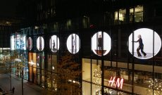 ICH MUSSTE NOCH KNICKSEN @ Take A Bow, Schadowstraße, Düsseldorf, 2025. Foto: Till Bödeker