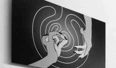 Global Vulva Plates (2014): Mudra "Lotus und Biene" (Indien) und Faden durch 7-umgängiges Labyrinth