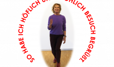 Wir mussten noch knicksen, 2024-2026, C-Prints auf Alu-DiBond, je 42 cm Durchmesser (oder größer)