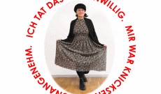 Wir mussten noch knicksen, 2024-2026, C-Prints auf Alu-DiBond, je 42 cm Durchmesser (oder größer)