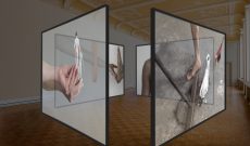 First Aid - Test Series 1-10, von Maria Anna Dewes und Myriam Thyes, 2024, 4-Kanal-Videoinstallation, freistehend
