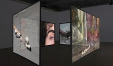 First Aid - Test Series 1-10, von Maria Anna Dewes und Myriam Thyes, 2024, 4-Kanal-Videoinstallation, freistehend